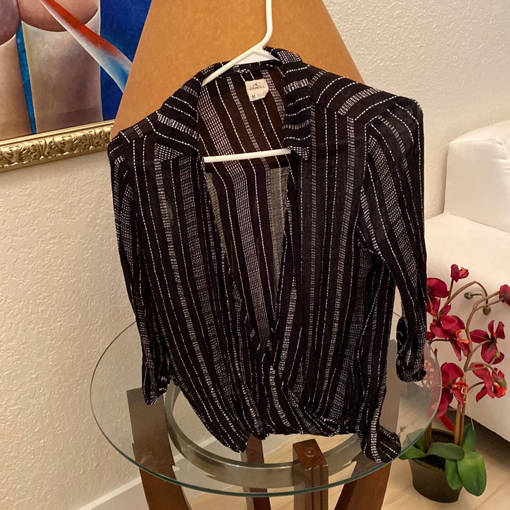 O’Neill medium V-neck Flo light shirt medium excellent condition